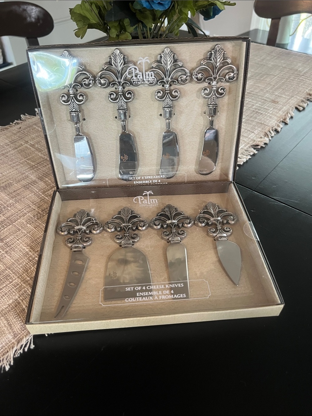 2 SETS  Silver Fleur-de-Lis Cheese Knife & Spreader Set - Silver